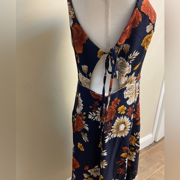 Lulus Flourishing Flirt Navy Blue Floral Cutout Halter Midi Dress Large NWT - Picture 10 of 15